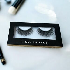 Lilly Lashes Faux Mink Eyelash Set NIB Brooklyn Up to 10 Uses Cruelty Free